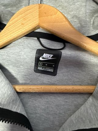 Chaqueta Nike Tech Gris