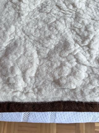 Cubre colchón de lana beige