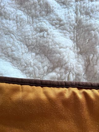 Cubre colchón de lana beige