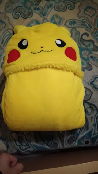 Manta Pikachu Fleece Amarilla