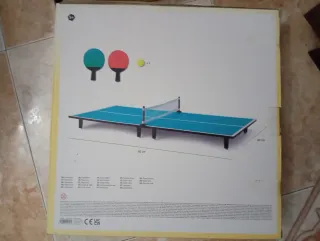 Juego de ping pong con palas y pelotas