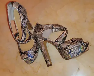 Sandalias H&M Tacón Plataforma Negro Dorado Talla