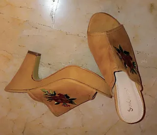 Sandalias H&M Tacón Plataforma Negro Dorado Talla