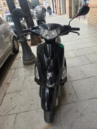 Peugeot V-Click Scooter Negra