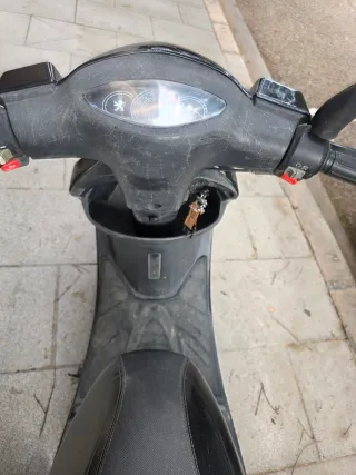 Peugeot V-Click Scooter Negra