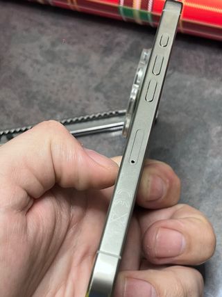 iPhone 16 Pro PARA PIEZAS. Leer