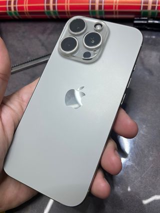 iPhone 16 Pro PARA PIEZAS. Leer