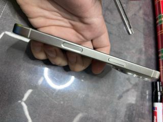 iPhone 16 Pro PARA PIEZAS. Leer