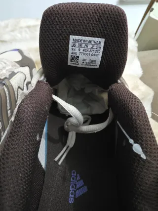 Adidas Response CL Bad Bunny 43 novos