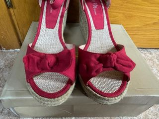 Cuñas Rojas con Lazo