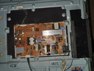 Samsung TV para piezas, pantalla rota ue39f5300awx