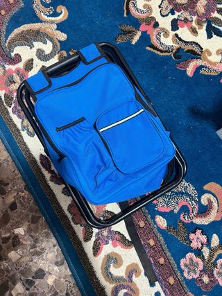 Silla plegable azul y negra