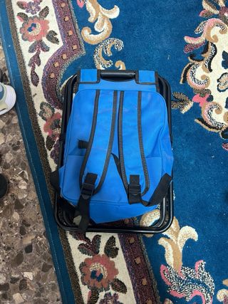 Silla plegable azul y negra