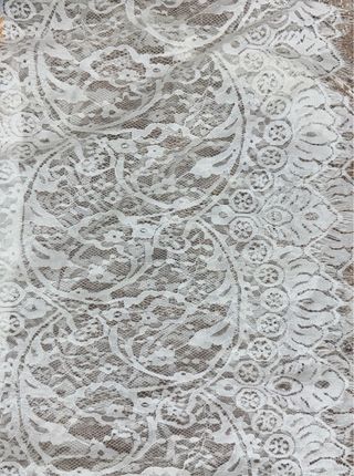 Vestido con estampado y encaje