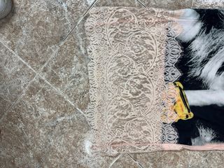 Vestido con estampado y encaje