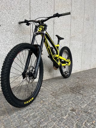 YT TUES CF PRO 27.5 Downhill
