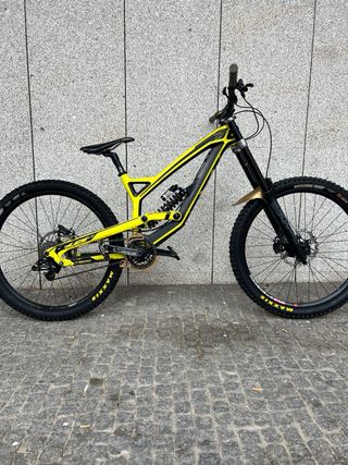 YT TUES CF PRO 27.5 Downhill