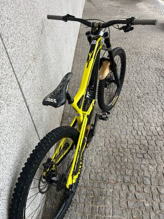 YT TUES CF PRO 27.5 Downhill