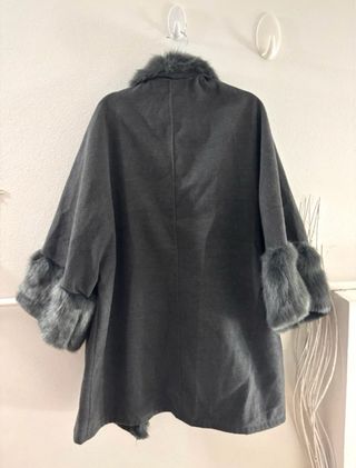 Mantella Trapezio Grigia con Pelliccia