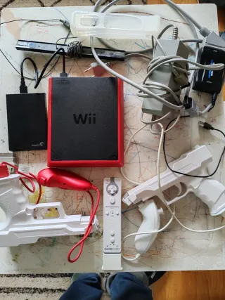 Nintendo Wii Mini Negra/Roja + Accesorios