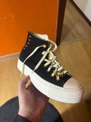 Converse Talla 39 Negro y Dorado