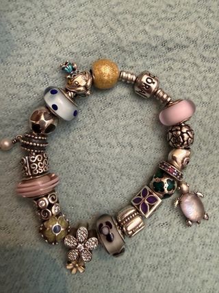 Pulsera Pandora con charms 18,3 cm es la Medida
