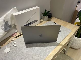 MacBook Pro I7 2.2 GB, 16GB Ram, 256 SSD y Radeon