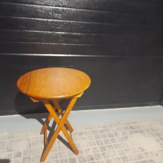 Mesa auxiliar redonda de madera
