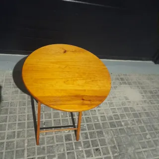 Mesa auxiliar redonda de madera