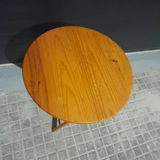 Mesa auxiliar redonda de madera