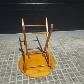 Mesa auxiliar redonda de madera