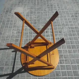 Mesa auxiliar redonda de madera