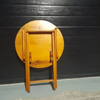 Mesa auxiliar redonda de madera
