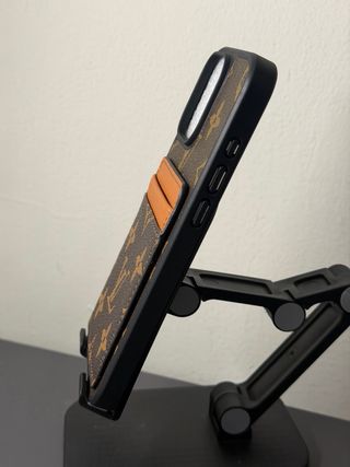 Custodia iPhone 16 Pro Max porta carte LV