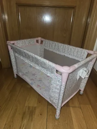 CUNA DE VIAJE DE MUÑECAS . LA NINA