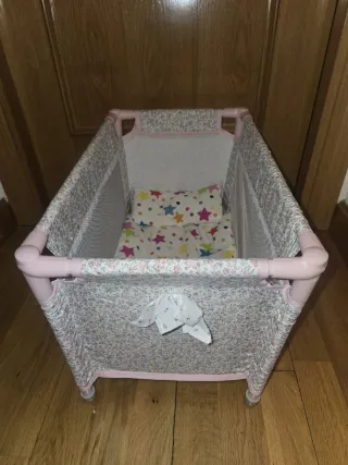 CUNA DE VIAJE DE MUÑECAS . LA NINA