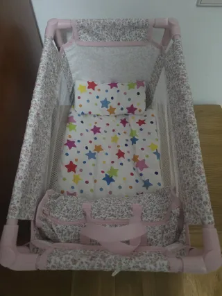 CUNA DE VIAJE DE MUÑECAS . LA NINA