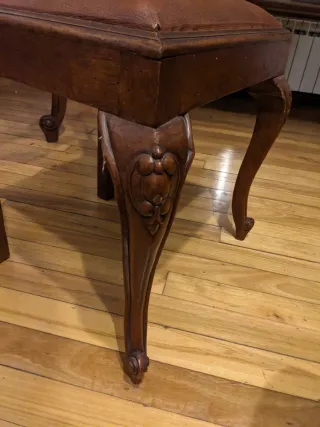 Mesa rústica de madera con 6 sillas