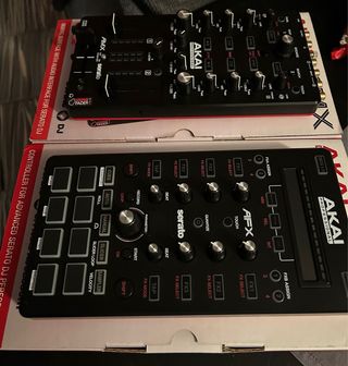 Controladores DJ Akai AMX y AFX