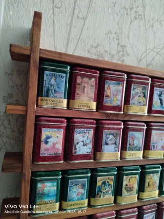 Mueble expositor de té Escucho ofertas