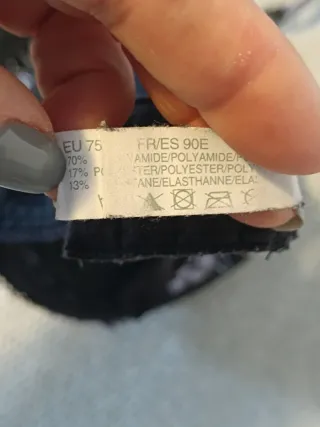 Sutiã preto com detalhes em renda