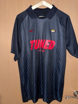 Camiseta Nike Air Tuned Negra Roja