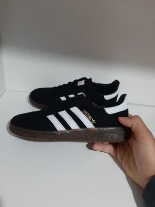 Adidas Spezial Negras y Blancas