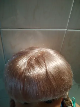 Muñeca rubia con vestido azul. Lali con un vestido