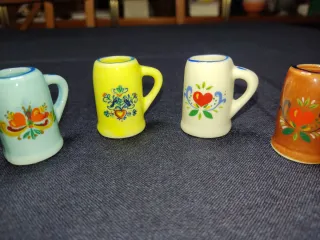 Porcellana set di 4 mini boccali birra anni 80