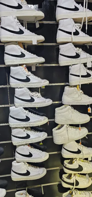 Nike Blazer Mid 77 Zapatillas Blancas y Negras