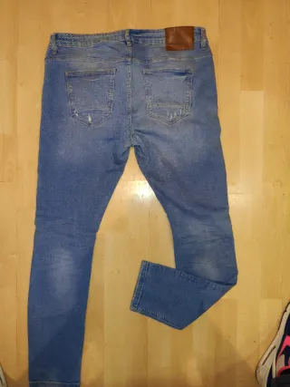 Pantalón vaquero jeans desgastado super skinny