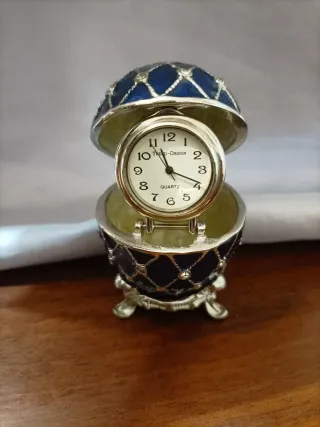 Mini orologio a forma di uovo in stile Fabergé blu