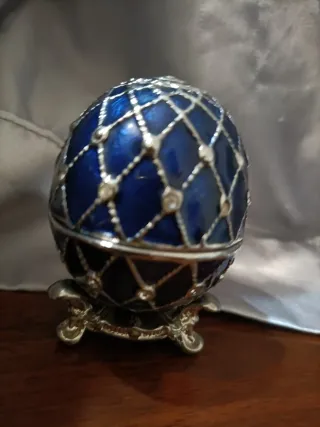 Mini orologio a forma di uovo in stile Fabergé blu