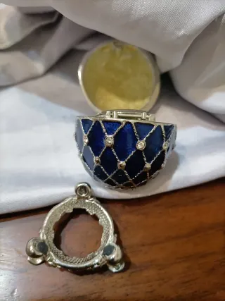 Mini orologio a forma di uovo in stile Fabergé blu